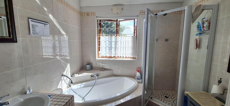 2 Bedroom Property for Sale in Fraaiuitsig Western Cape